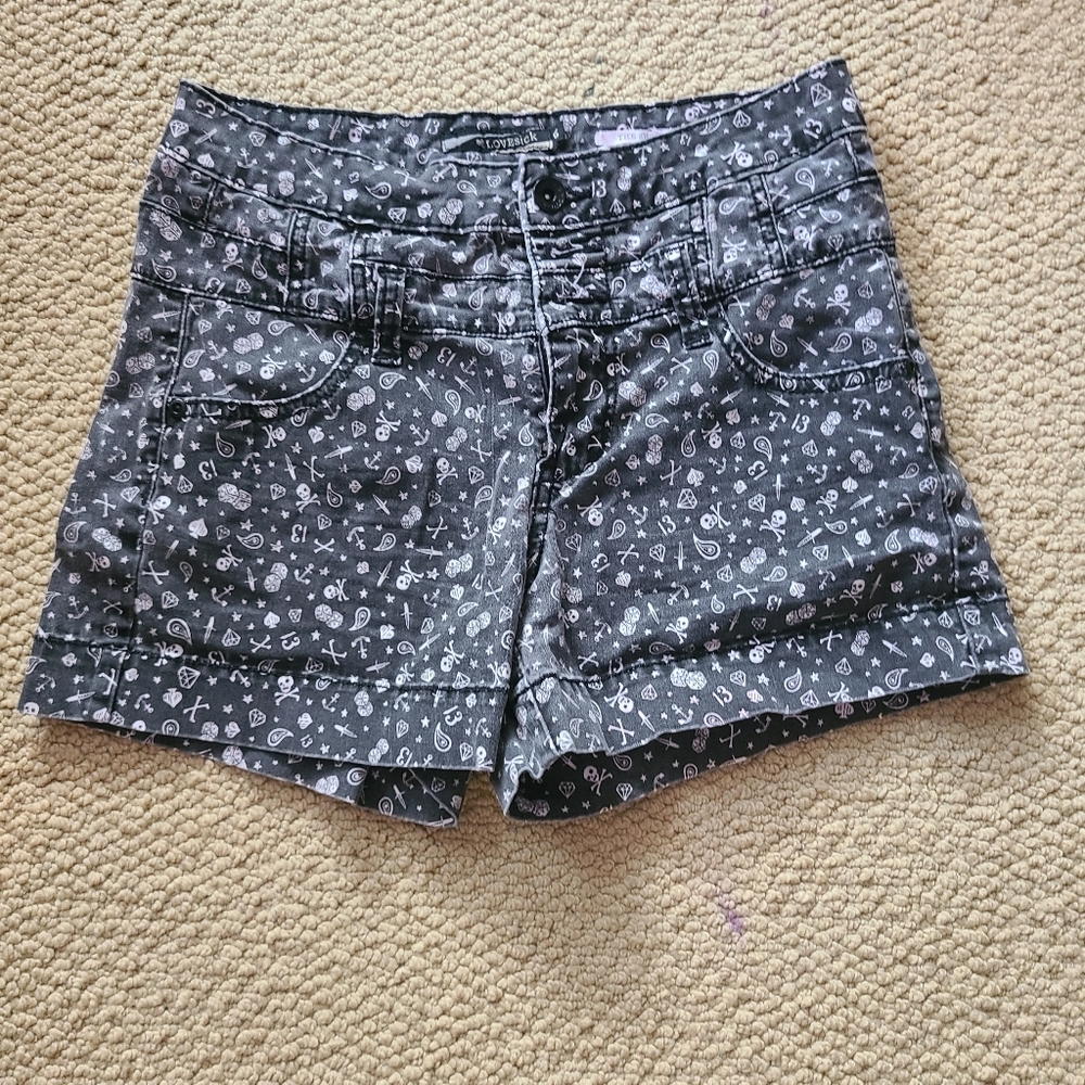 Love sick patterned shorts